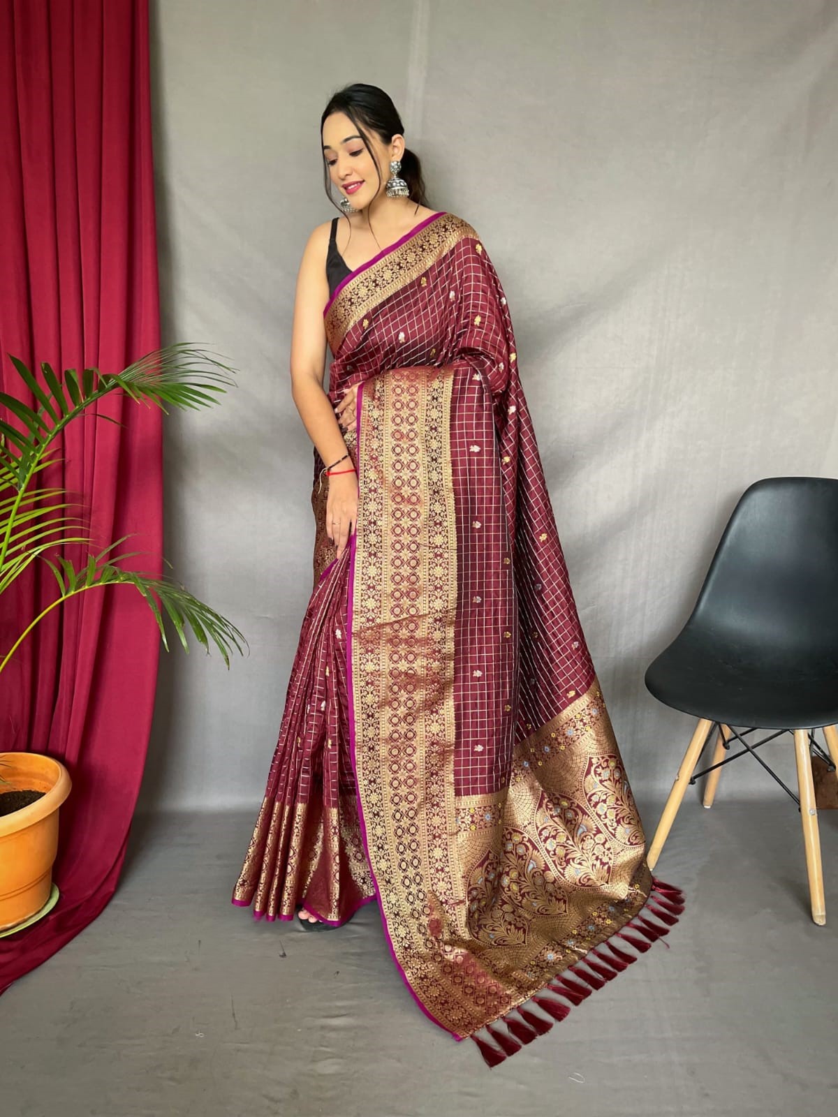 Kalindi Kanjeevaram Silk Saree with Antique Jacquard Zari Border